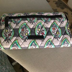 Women’s zipper wallet with wrist strap
